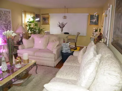 Living - 34 Handel Ln, Greenhills, OH 45218 photo 3 of 5