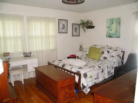 Bedroom - 34 Handel Ln, Greenhills, OH 45218 photo 5 of 6