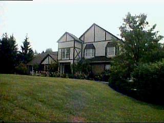 6001 Pineview La, Cincinnati, OH 45247 photo 2
