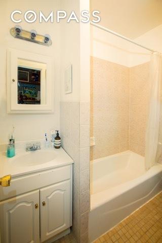 6001 Pineview La, Cincinnati, OH 45247 photo 6