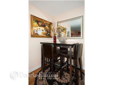 8841 Balboa Dr, Cincinnati, OH 45231 photo 3