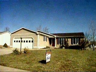 688 Woodthrush Dr, Cincinnati, OH 45244 photo 3