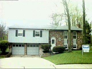 729 Stuart La, Cincinnati, OH 45245 photo 2