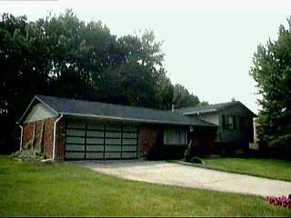737 Stuart La, Cincinnati, OH 45245 photo 1