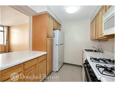 6 Hadley Rd, Greenhills, OH 45218 photo 1