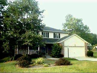 875 Surrey Trl, Cincinnati, OH 45245 photo 2