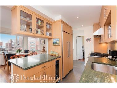 875 Surrey Trl, Cincinnati, OH 45245 photo 5