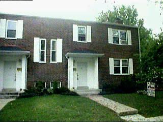 13 Brompton Ln, Greenhills, OH 45218 photo 2