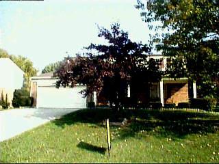 9540 Linfield Dr, Blue Ash, OH 45242 photo 3