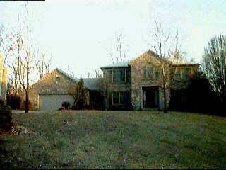 8032 Kimbee Dr, Cincinnati, OH 45244 photo 2