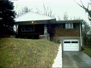 2745 Baker Ave, Cincinnati, OH 45211 photo 3
