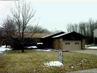 4062 Hearthstone Dr, Cincinnati, OH 45245 photo 2