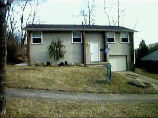 2772 Baker Ave, Cincinnati, OH 45211 photo 3