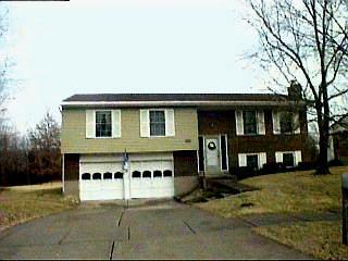 10852 Wengate Ln, Blue Ash, OH 45241 photo 3