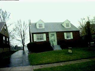757 Maple Dr, Reading, OH 45215 photo 3