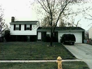 2420 Berthbrook Dr, Cincinnati, OH 45231 photo 1