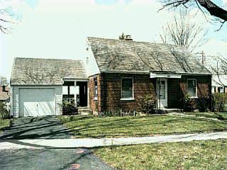 99 Drummond St, Greenhills, OH 45218 photo 2