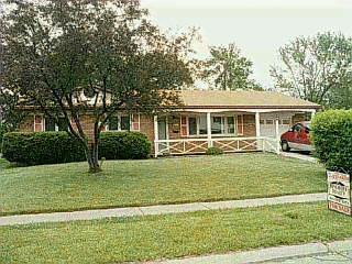 4468 Pinecroft Dr, Cincinnati, OH 45211 photo 3
