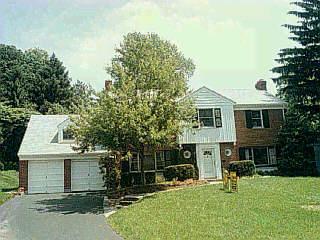 3530 Springview Dr, Cincinnati, OH 45208 photo 2