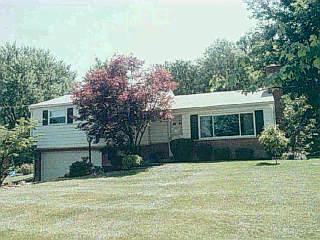 2076 Evanor Ln, Cincinnati, OH 45244 photo 3