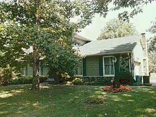 472 Lakeridge Dr, Cincinnati, OH 45231 photo 1