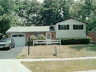 10193 Storm Dr, Cincinnati, OH 45251 photo 1