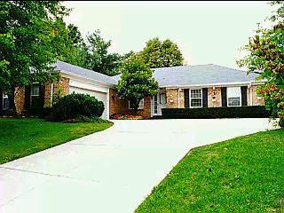 9375 Flemington Dr, Wyoming, OH 45231 photo 2