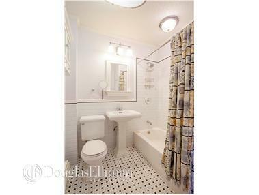 22 Walnut St, Reading, OH 45215 photo 4