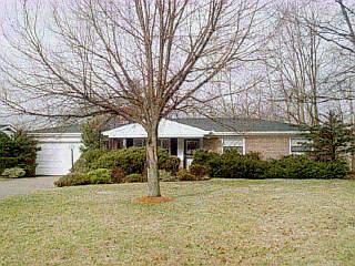 1135 Rolling Hills Dr, Cincinnati, OH 45255 photo 2