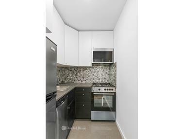 233 Forest Ave, Cincinnati, OH 45229 photo 5