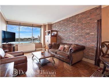 682 Loda Dr, Cincinnati, OH 45245 photo 4