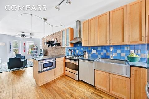 588 Lowell Ave, Cincinnati, OH 45220 photo 4