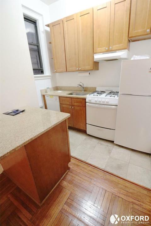 3311 Glenhurst Pl, Cincinnati, OH 45209 photo 2
