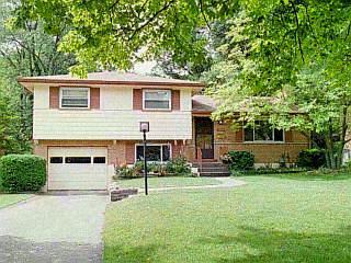 8975 Cotillion Dr, Cincinnati, OH 45231 photo 1