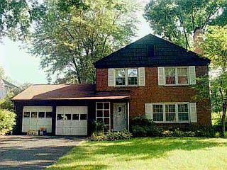 6806 Miami Bluff Dr, Mariemont, OH 45227 photo 2