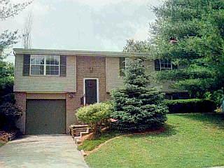 703 Woodgate Dr, Cincinnati, OH 45244 photo 2