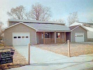 911 Steffen Ave, Lincoln Heights, OH 45215 photo 2