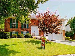 1752 Fallbrook Ln, Cincinnati, OH 45240 photo 1