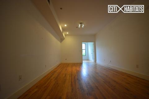 9928 Meadow Hills Dr, West Chester, OH 45241 photo 6