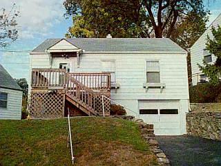 1829 Ashbrook Dr, Cincinnati, OH 45238 photo 2