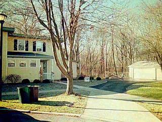 26 Falcon Ln, Greenhills, OH 45218 photo 1