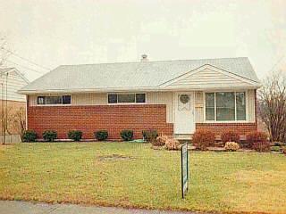 8023 Peacock Dr, Cincinnati, OH 45239 photo 2