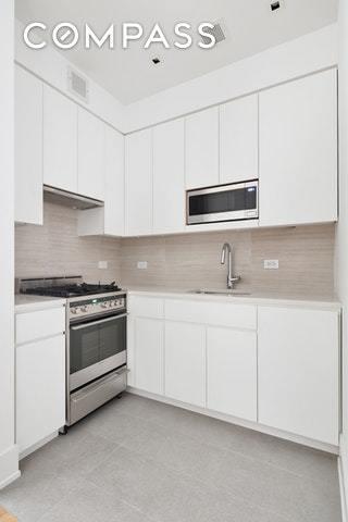 1641 Powers St, Cincinnati, OH 45223 photo 4