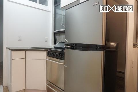 2926 Mignon Ave, Cincinnati, OH 45211 photo 1