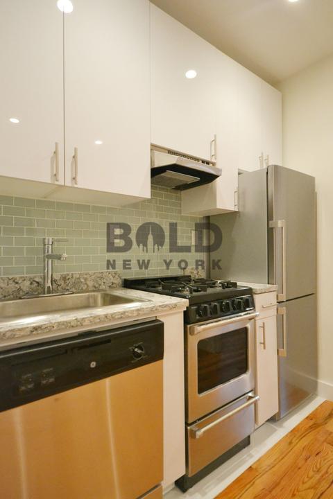 4935 Corinth Ave, Cincinnati, OH 45237 photo 2