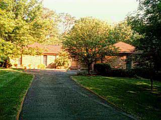 25 Trailbridge Dr, Blue Ash, OH 45241 photo 2