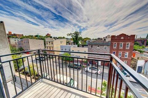 2047 Springdale Rd, Cincinnati, OH 45231 photo 1