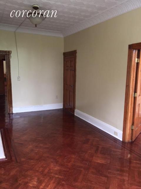 5725 Glow Ct, Cincinnati, OH 45238 photo 2