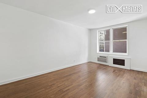 2658 Cora Ave, Cincinnati, OH 45211 photo 4