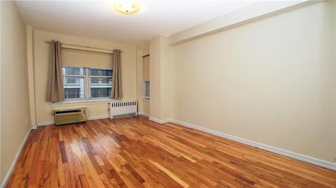 663 Regent Rd, Cincinnati, OH 45245 photo 5